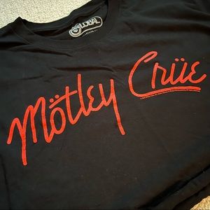 💥SOLD ON DEPOP💥 MÖTLEY CRÜE CROP BAND TEE